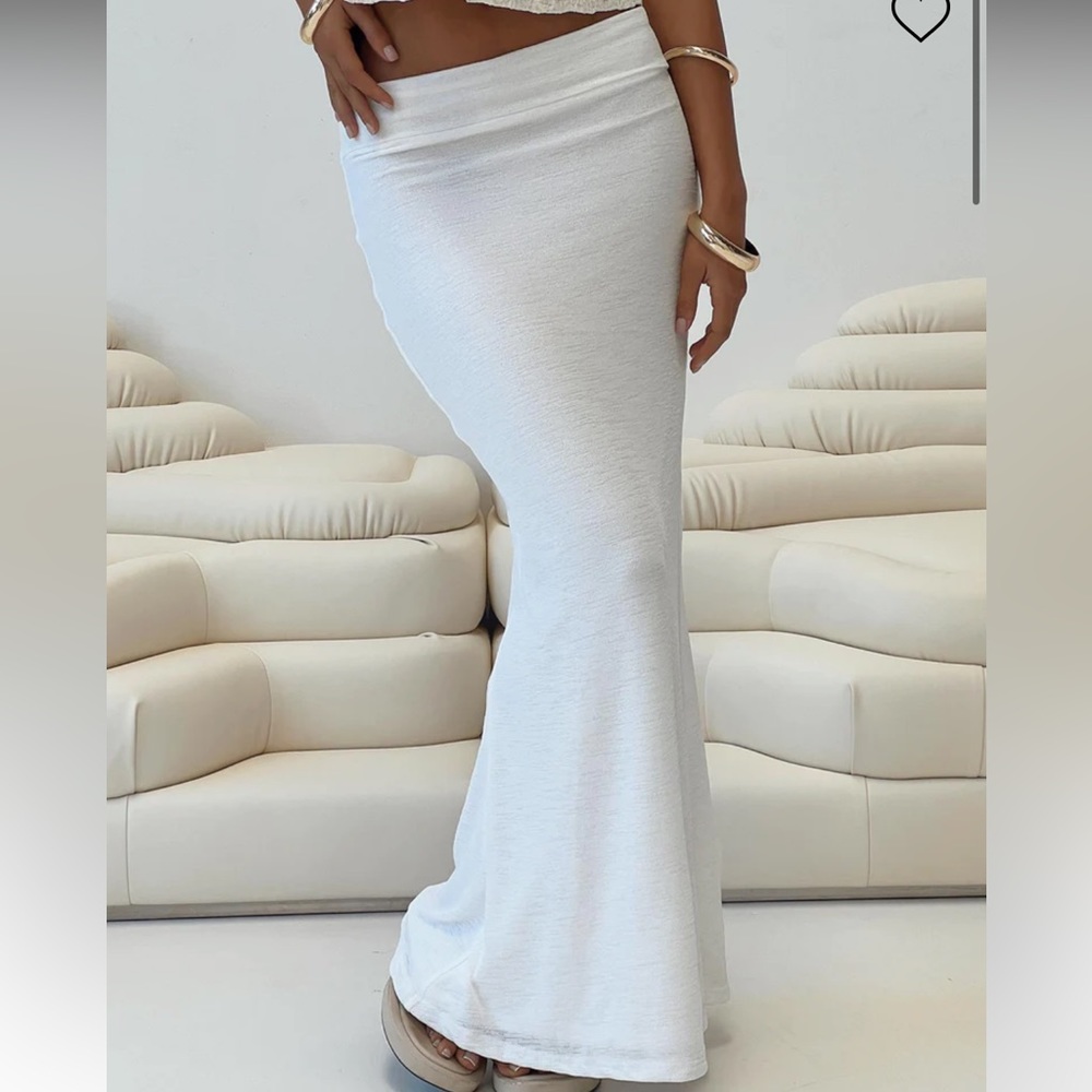 Princess Polly white maxi skirt - brand new with tags. Size: US 4